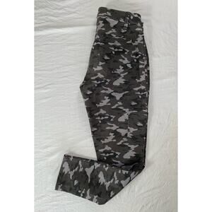 Banana Republic Slim Fit Patch Pocket Stretch Cargo Pants. Camo, Women's 2. GUC!